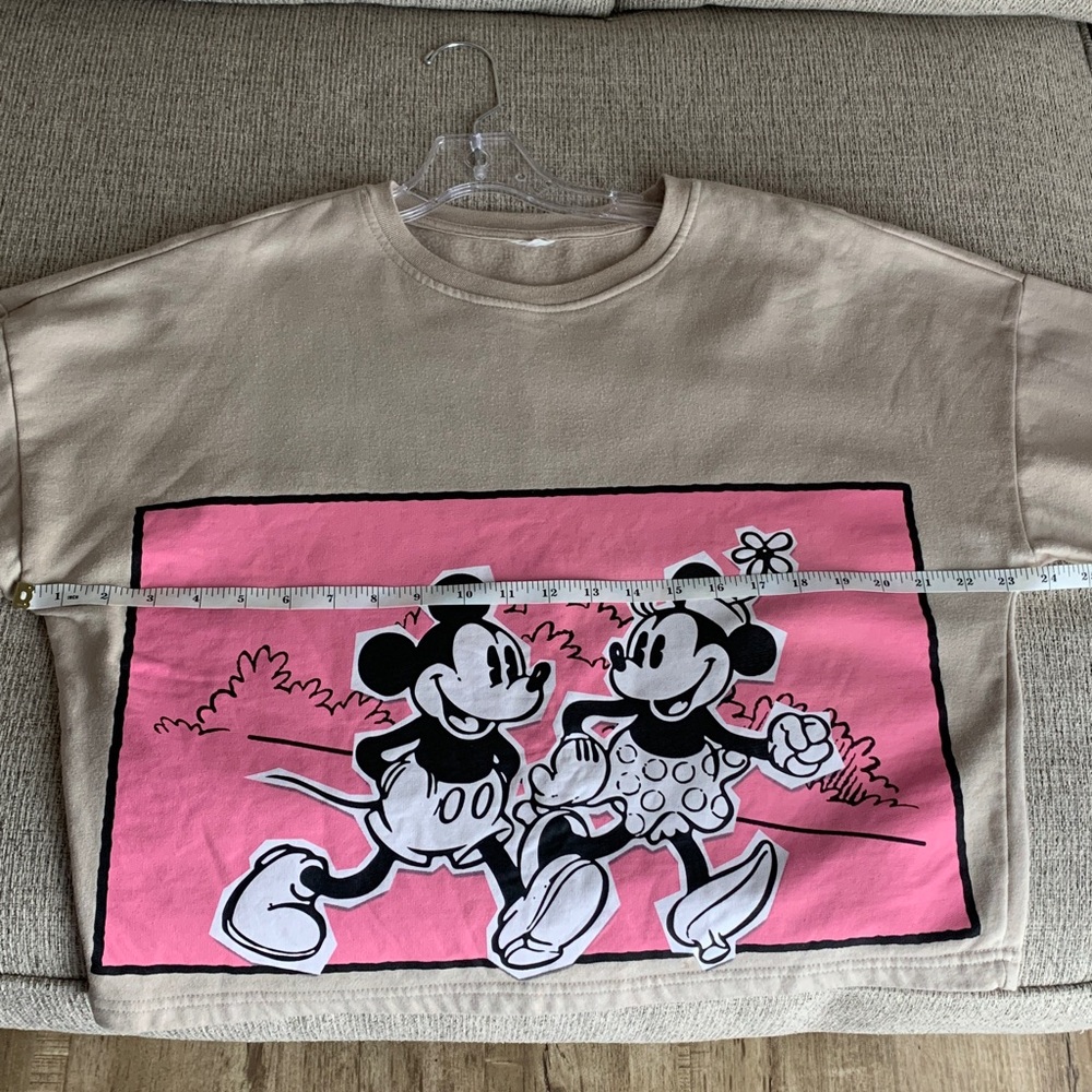 Women’s Mickey and Minnie Graphic Sweatshirt *no size tag* looks sz Med used - Picture 10 of 17